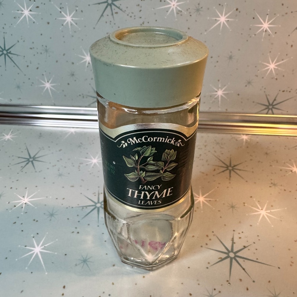 Vintage McCormick Thyme Leaves Jar Green Label Glass Spice Bottle Cottage Retro - Picture 6 of 8